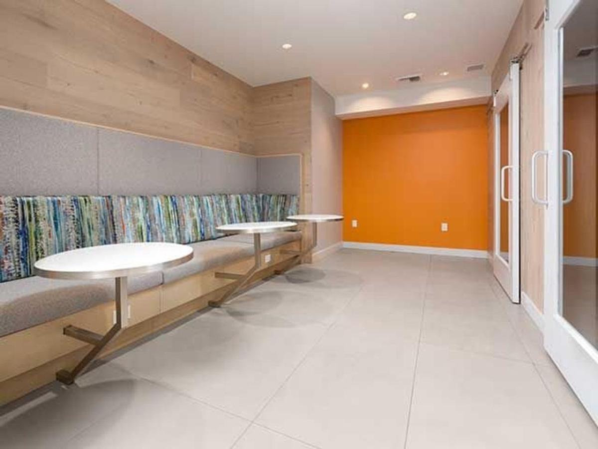 Burbank 1br W Pool Wd Gym Nr Tj Wf Lax-788